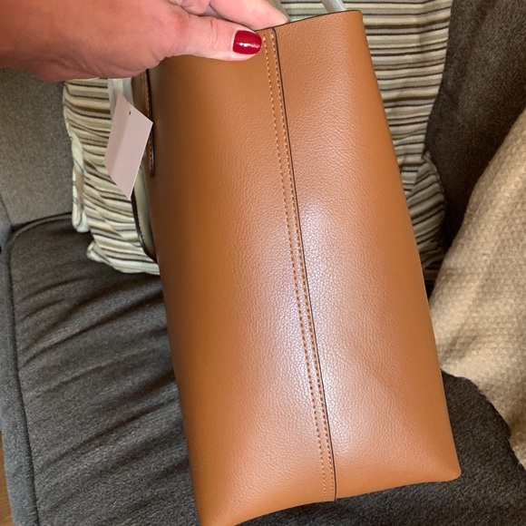 Authentic KATE SPADE Pebbled leather REVERSIBLE Open tote with zip coin - Picture 4 of 16